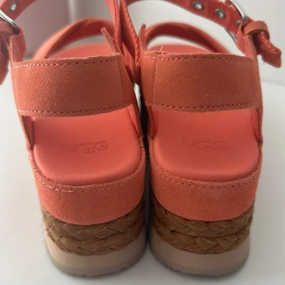 UGG. Aubrey Ankle Sandal - Picture 6 of 11